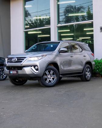 TOYOTA HILUX SW4 2.7 SRV 7 LUGARES 4X2 16V FLEX 4P AUTOMÁTICO